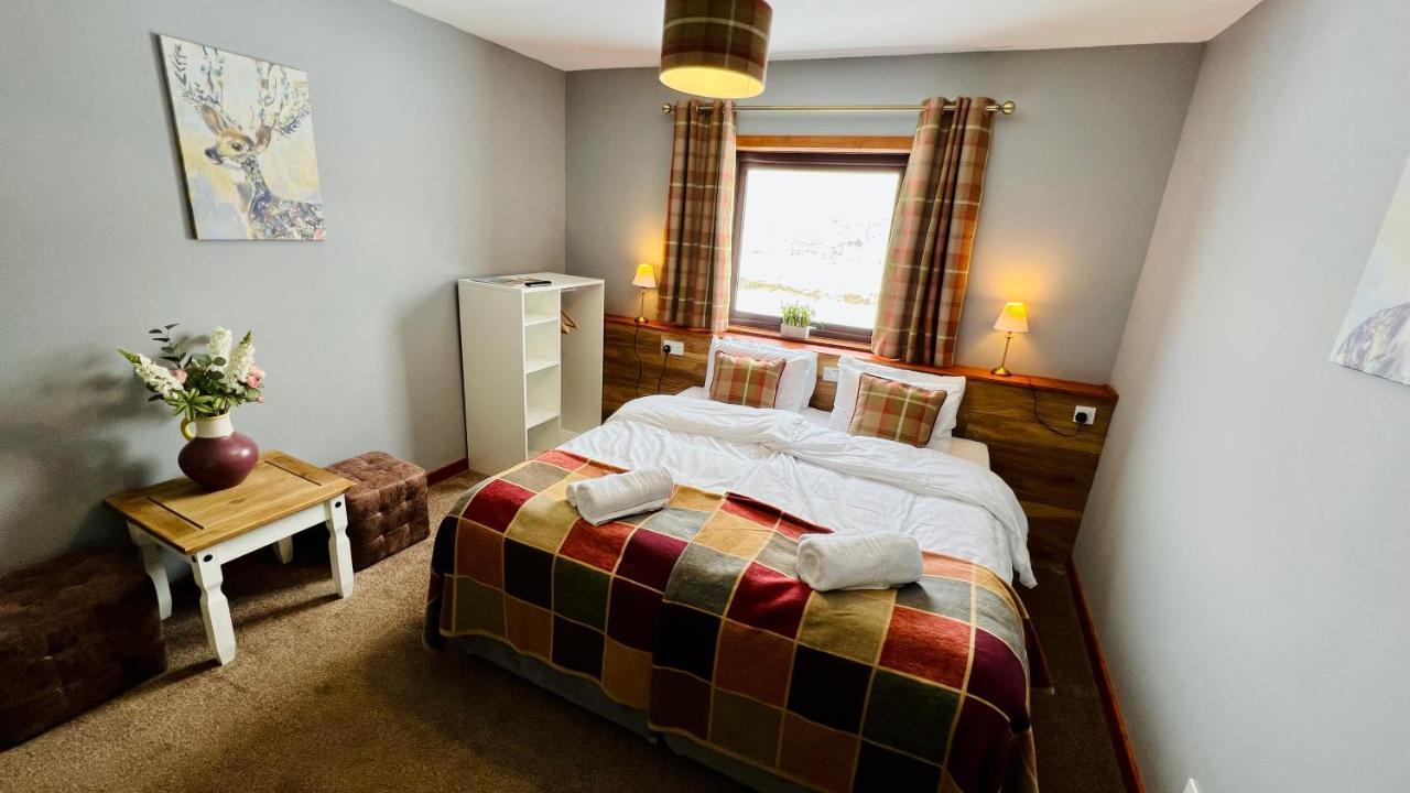Aultguish Inn Garve Bagian luar foto